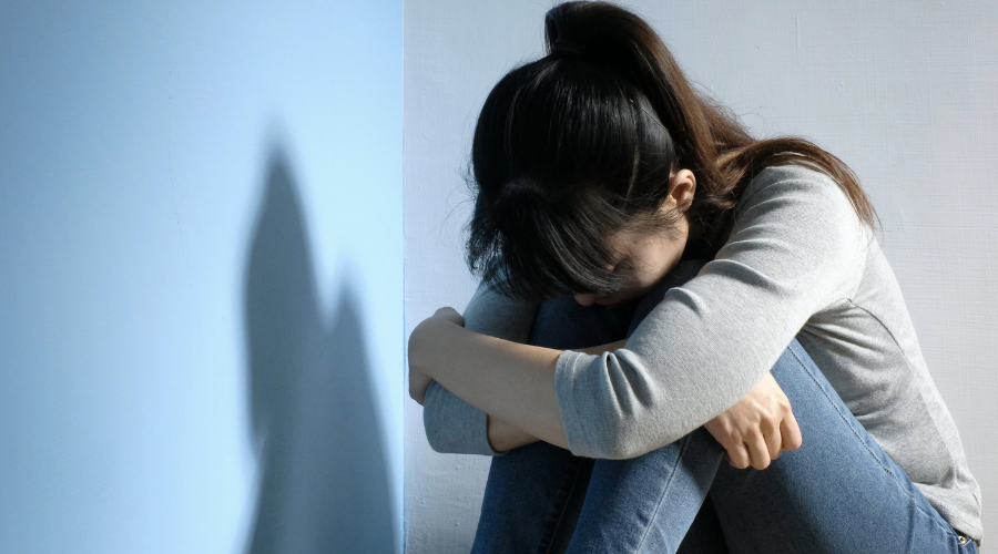 悩むママのイメージ